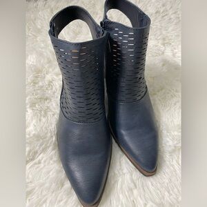 Baretraps Yangley Bootie